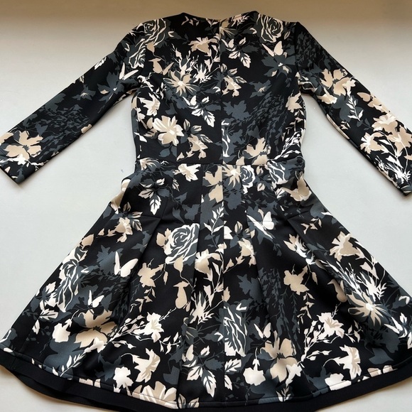 Beautiful floral Patrizia Pepe dress ! - Picture 2 of 11
